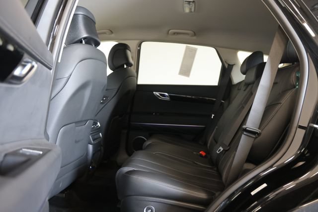 Used 2025 Genesis GV80 2.5T Standard AWD/4WD image 32