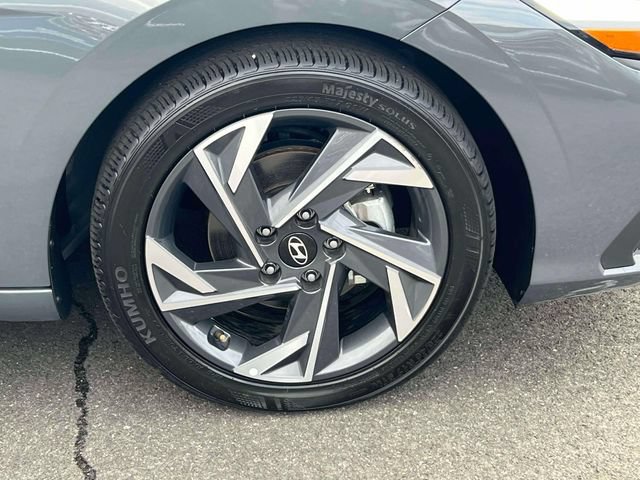 Certified 2025 Hyundai Elantra Sport FWD image 8