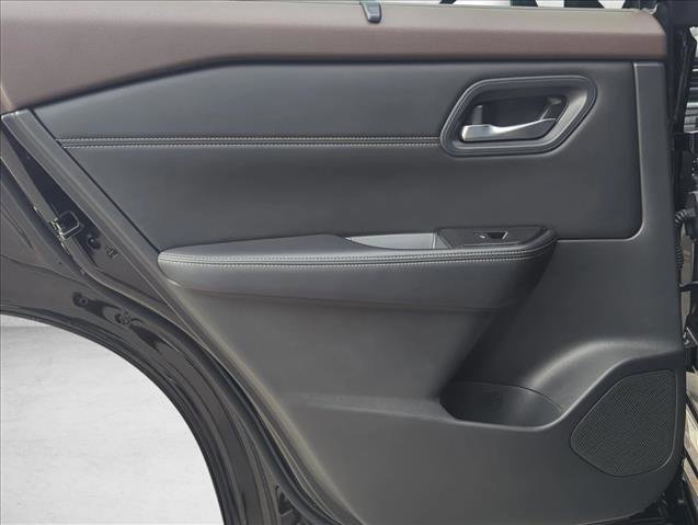 Used 2023 Nissan Rogue SV w/ SV Premium B Package image 18