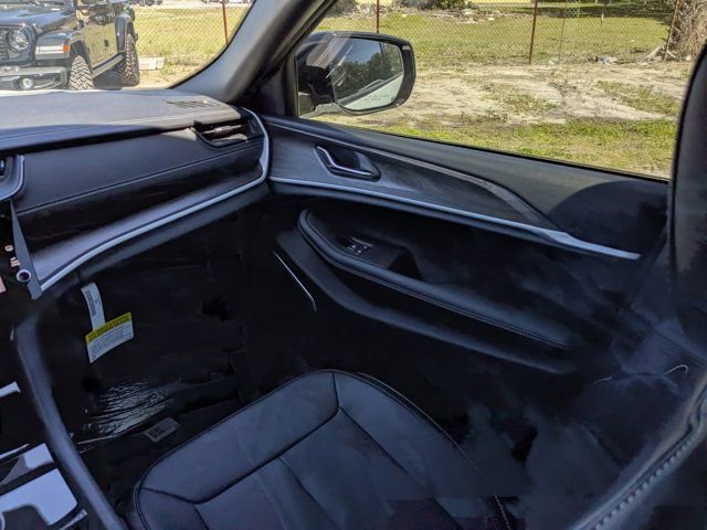 New 2026 Jeep Grand Cherokee Limited AWD/4WD image 18
