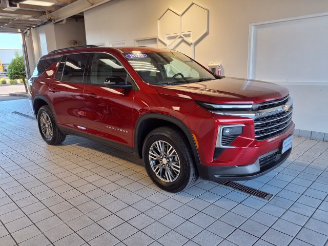 Used 2025 Chevrolet Traverse LT w/ Driver Confidence Package