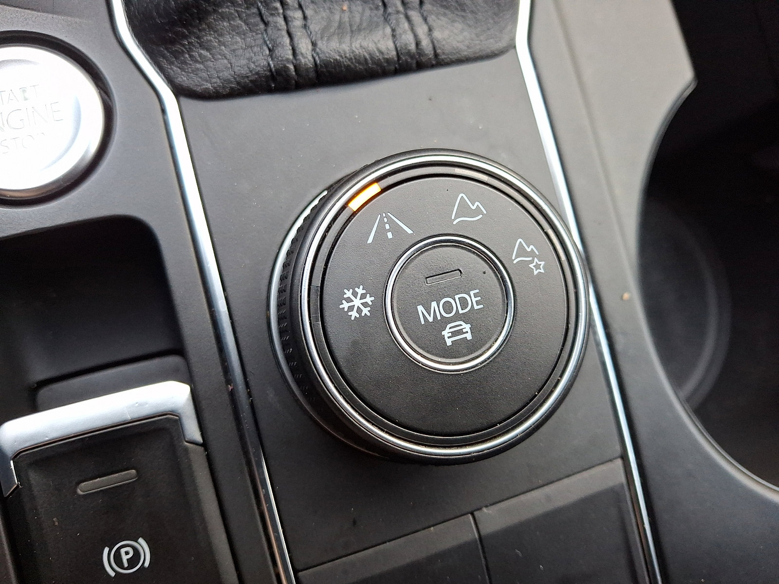 Used 2018 Volkswagen Atlas SE image 25