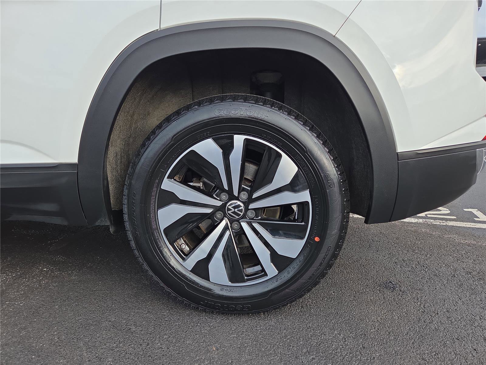 Certified 2024 Volkswagen Atlas Cross Sport SE image 11