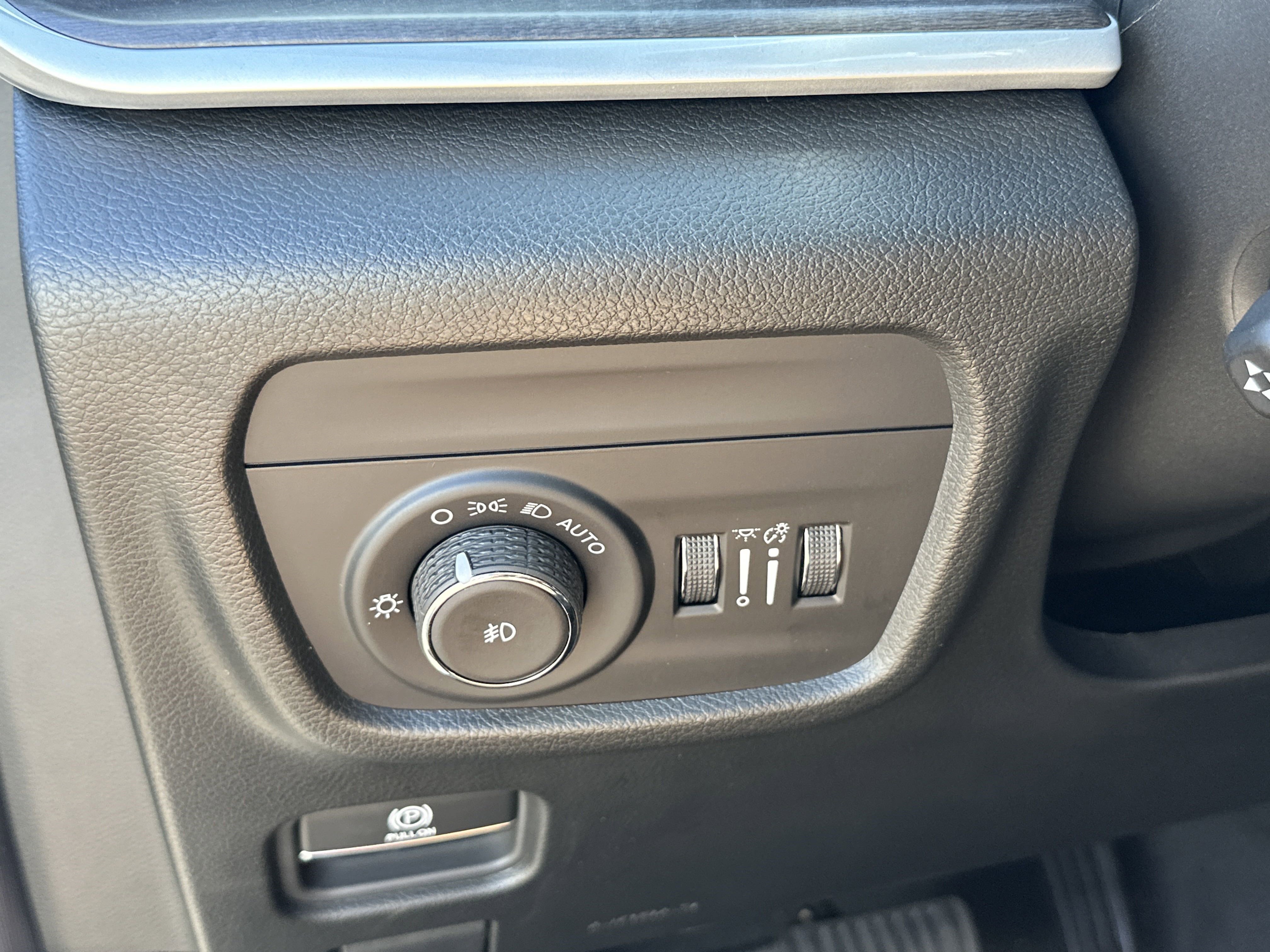 New 2025 Jeep Grand Cherokee Limited w/ Luxury Tech Group II image 16