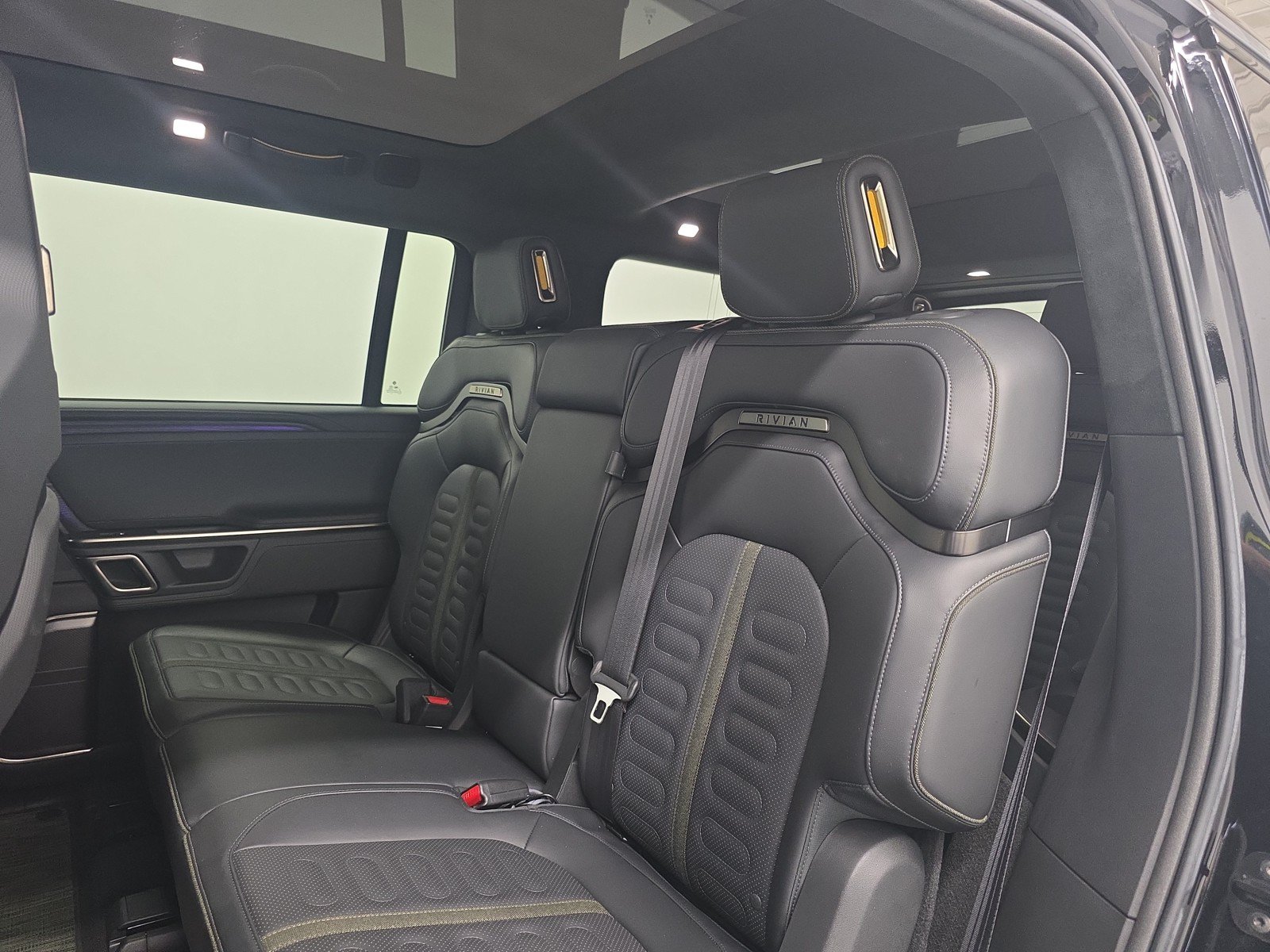 Used 2024 Rivian R1S Adventure AWD/4WD image 21
