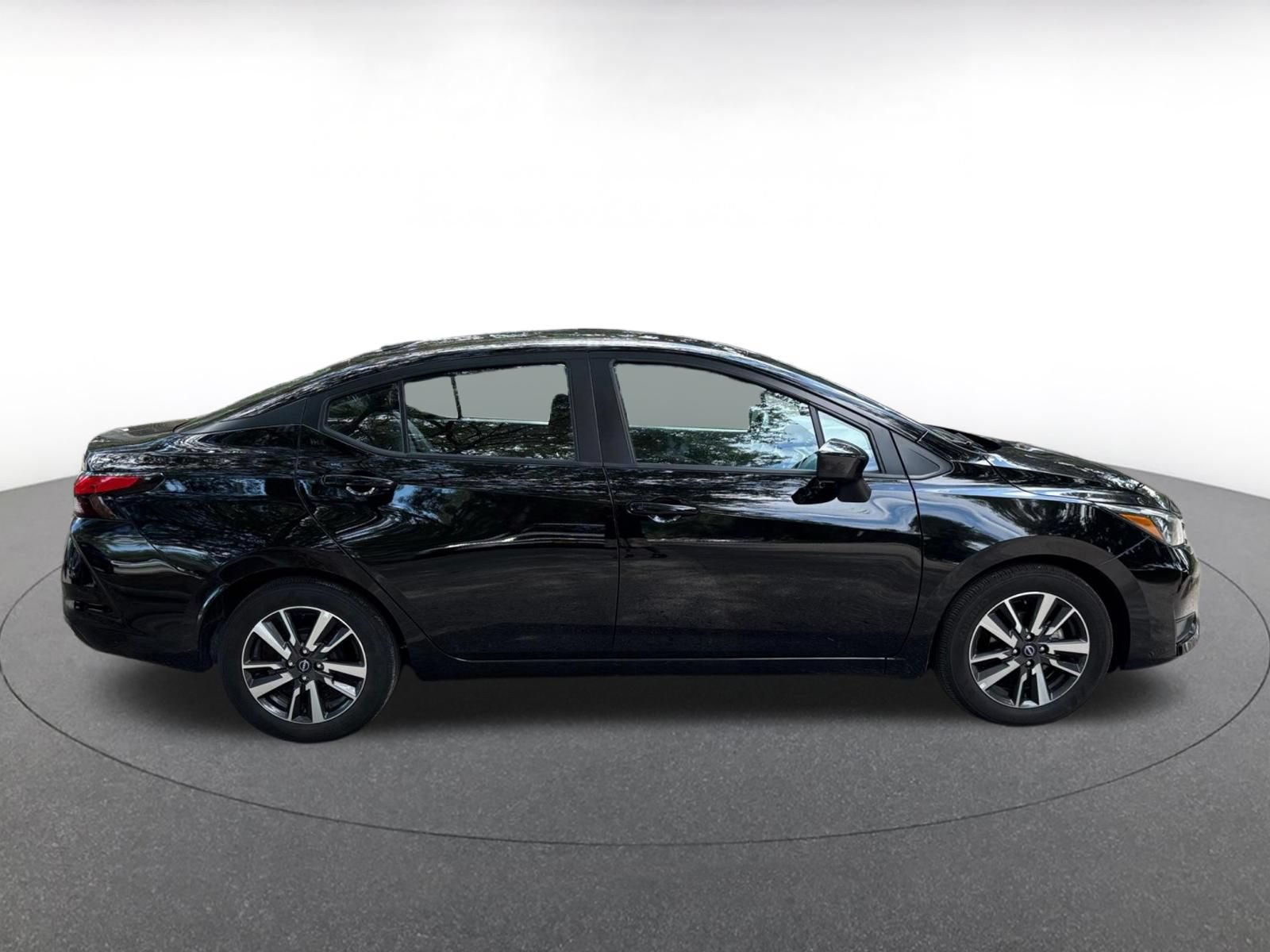 Used 2025 Nissan Versa SV FWD image 20