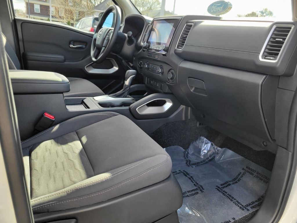 Used 2024 Nissan Frontier SV w/ Technology Package image 9