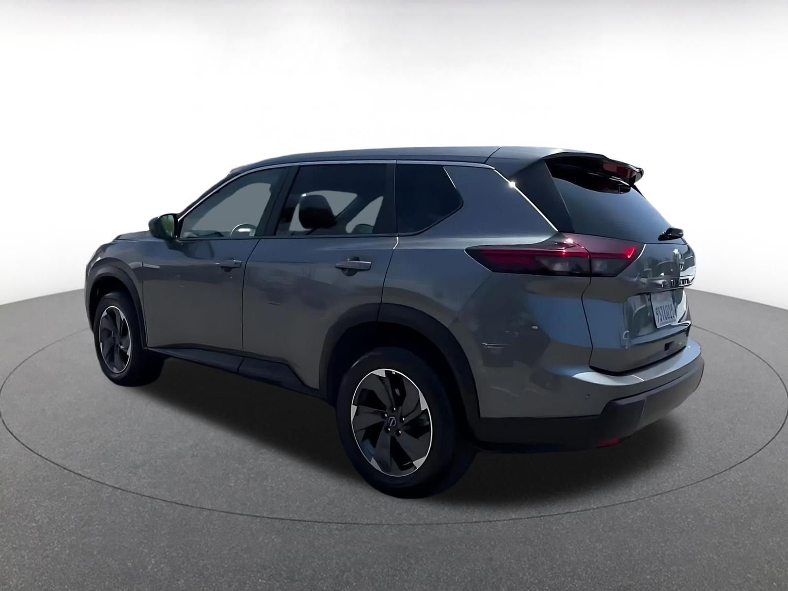 Used 2025 Nissan Rogue SV FWD image 10