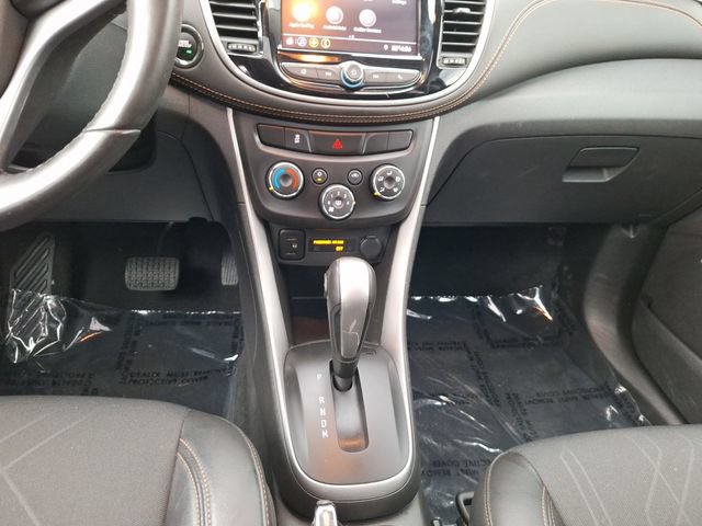 Used 2020 Chevrolet Trax LT w/ Sun & Sound Package FWD image 18