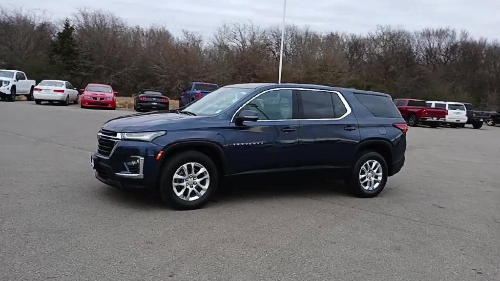 Used 2023 Chevrolet Traverse LS w/ Safety Package image 4