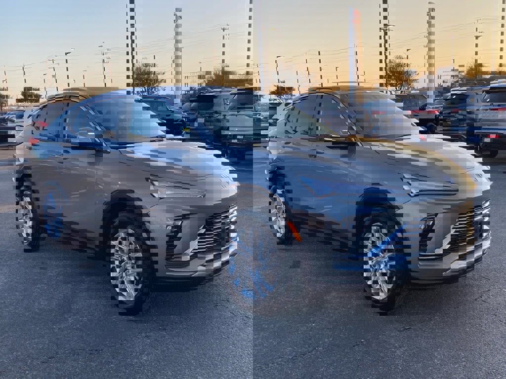 Used 2025 Buick Envista Preferred image 3