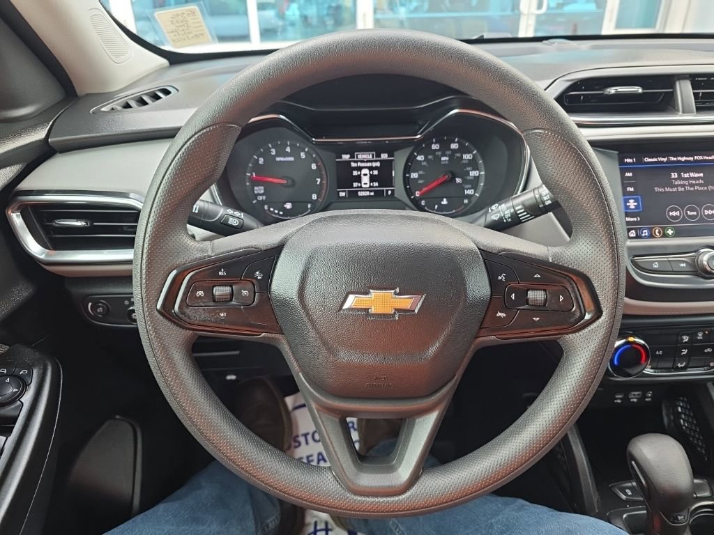 Used 2023 Chevrolet TrailBlazer LT FWD image 16