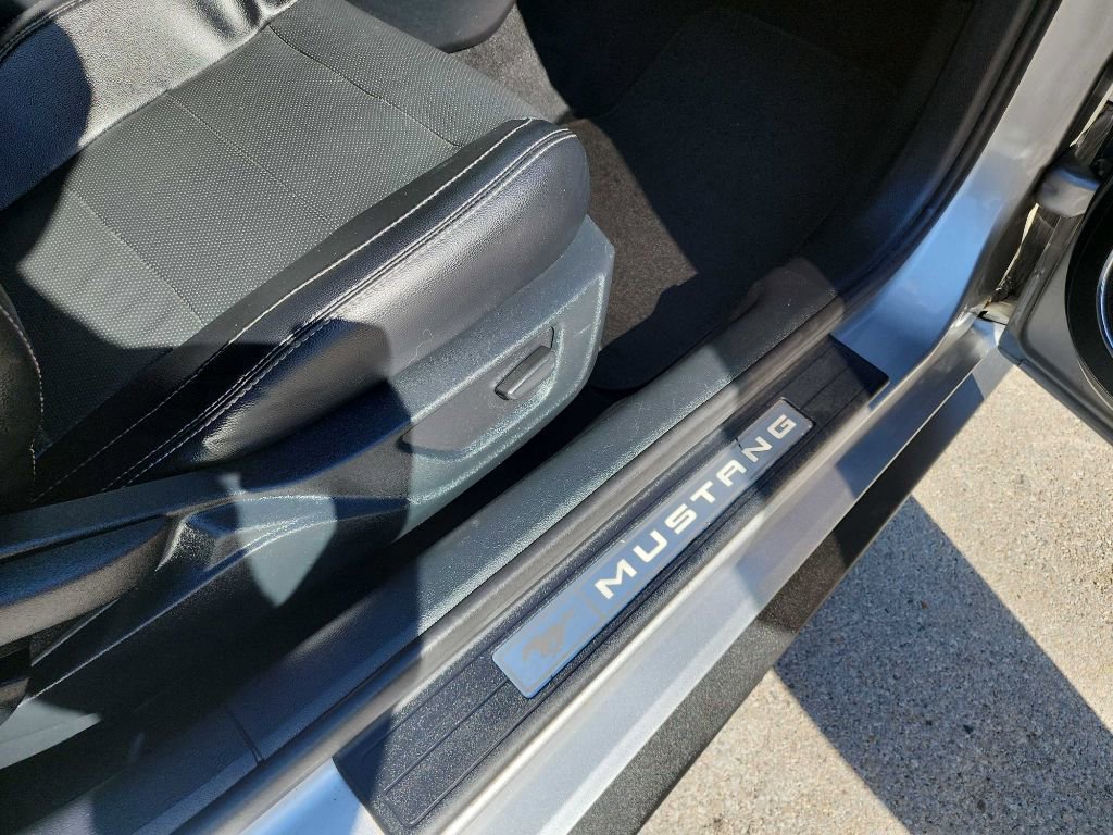 Used 2020 Ford Mustang Premium image 30