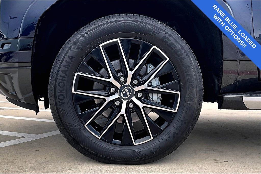 Used 2025 Lexus GX 550 image 11