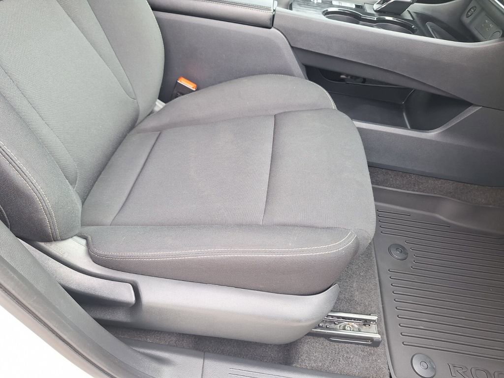 Used 2024 Nissan Rogue S image 27