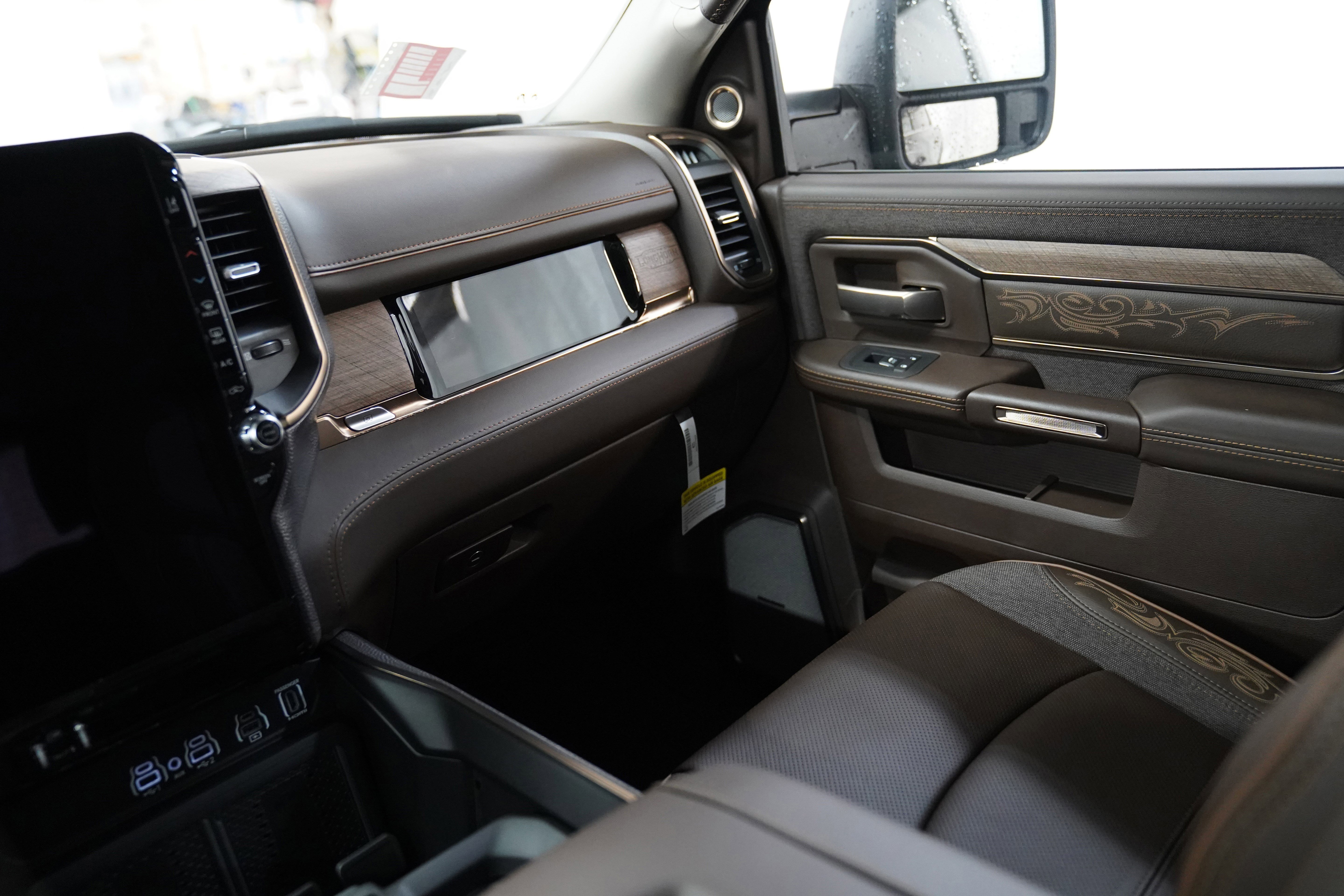 New 2025 RAM 2500 Limited image 14