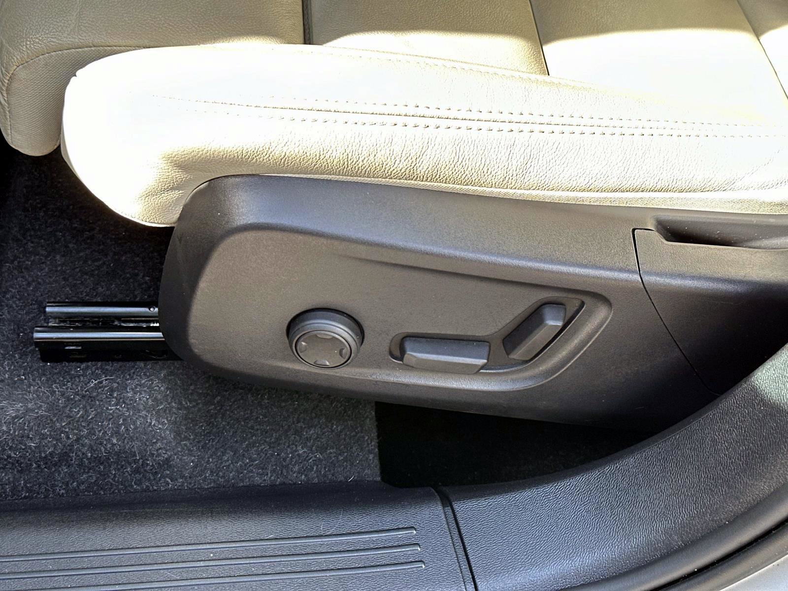 Certified 2023 Volvo XC40 B5 Plus image 20