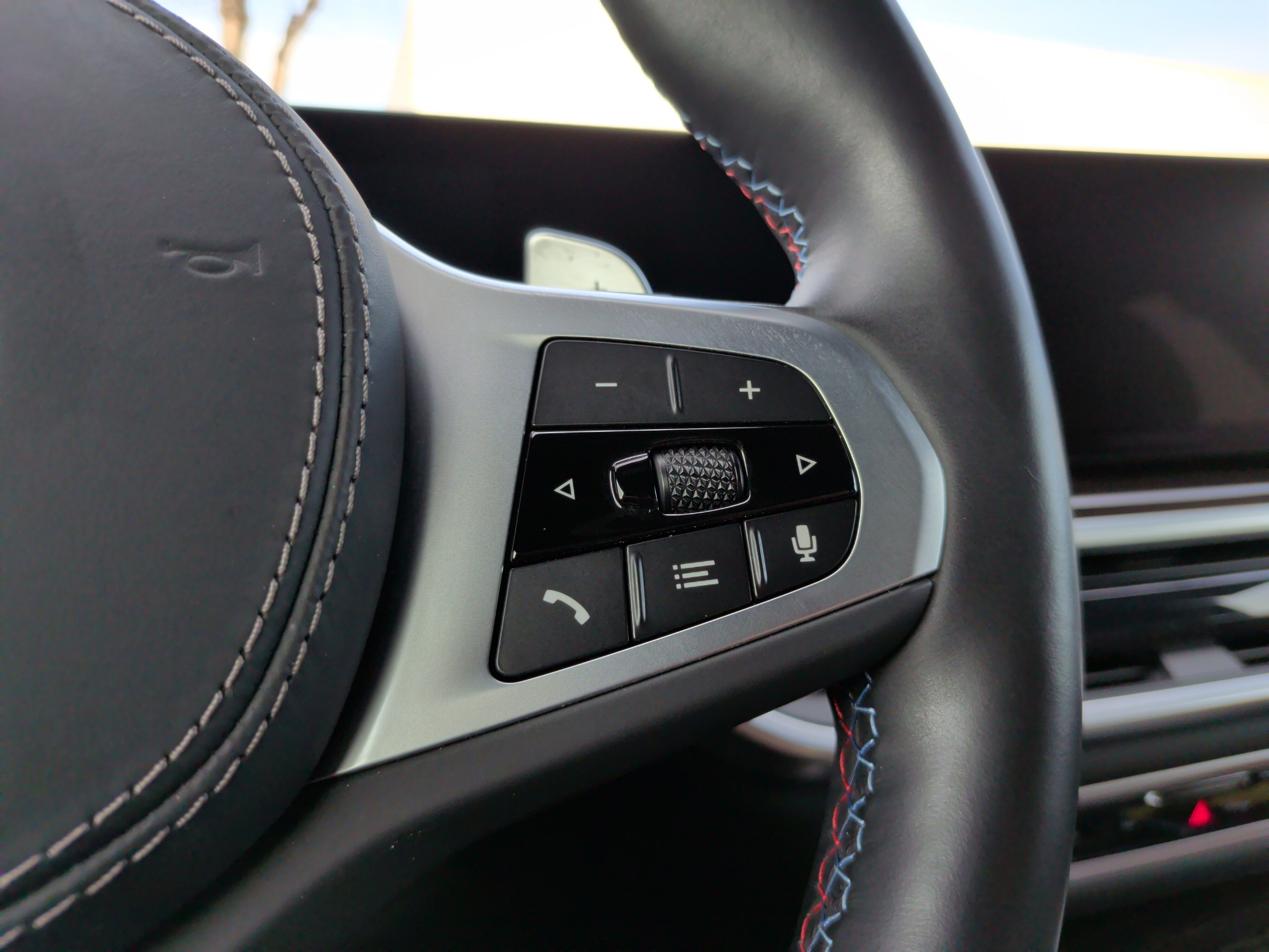 Certified 2025 BMW X5 M60i w/ Climate Comfort Package image 23