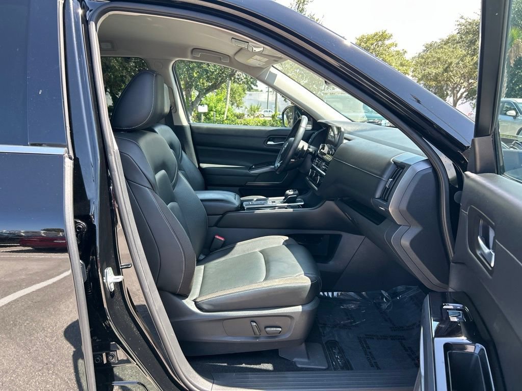 Certified 2022 Nissan Pathfinder SL w/ SL Black Package FWD image 43
