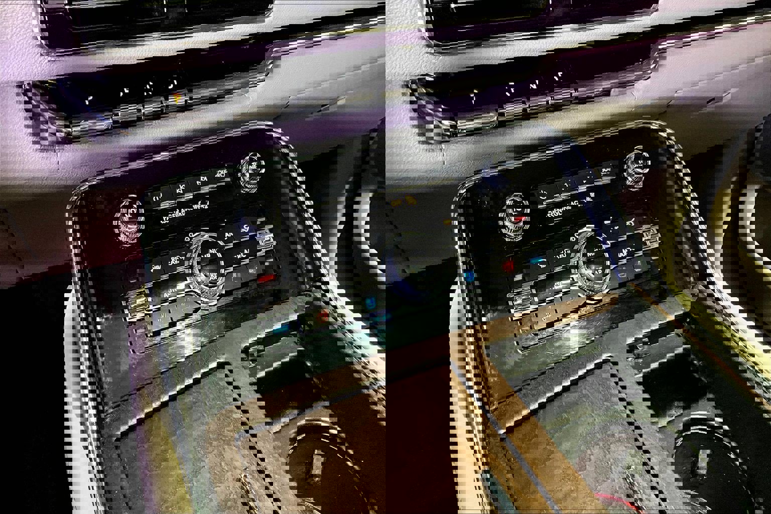 Used 2020 Lincoln Navigator Reserve w/ Luxury Package AWD/4WD image 15