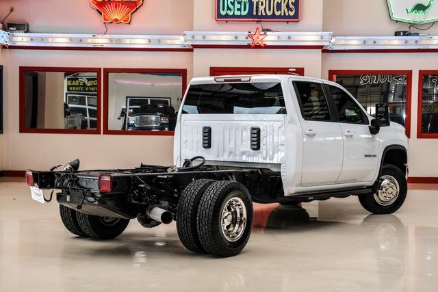 Used 2021 Chevrolet Silverado 3500 LT image 3