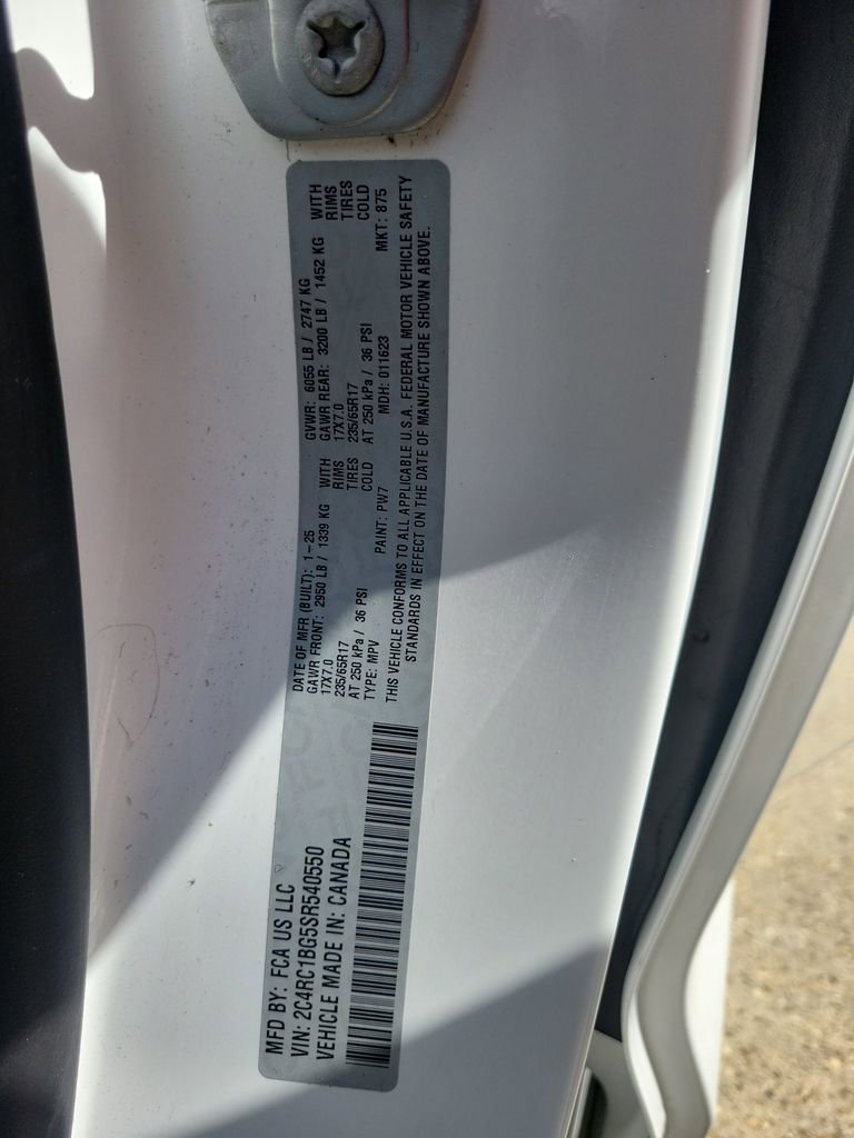 Used 2025 Chrysler Pacifica Select image 37