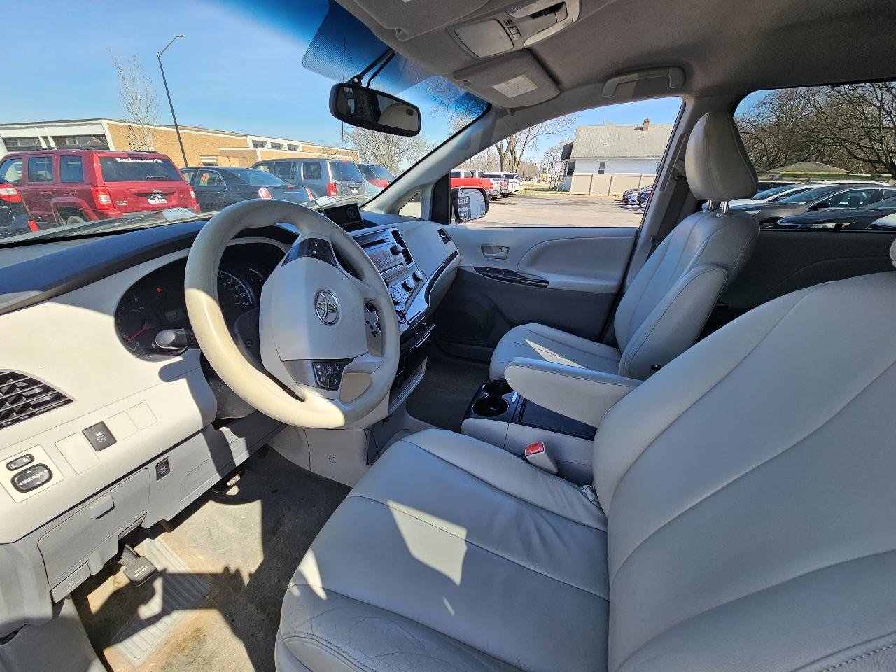 Used 2012 Toyota Sienna LE w/ Towing Pkg image 17