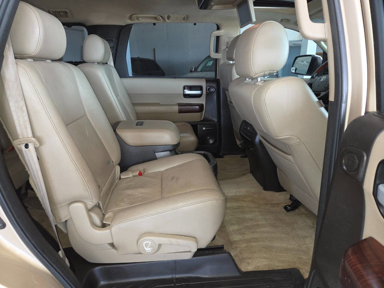 Used 2011 Toyota Sequoia Platinum AWD/4WD image 29