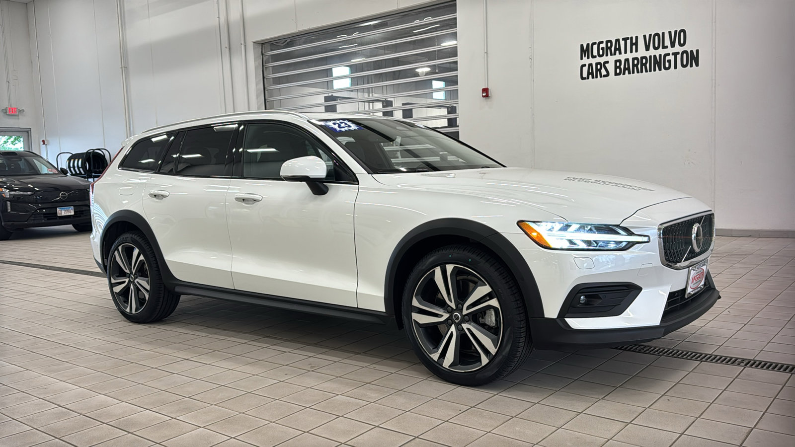 Used 2023 Volvo V60 B5 Cross Country Plus w/ Climate Package AWD/4WD image 3