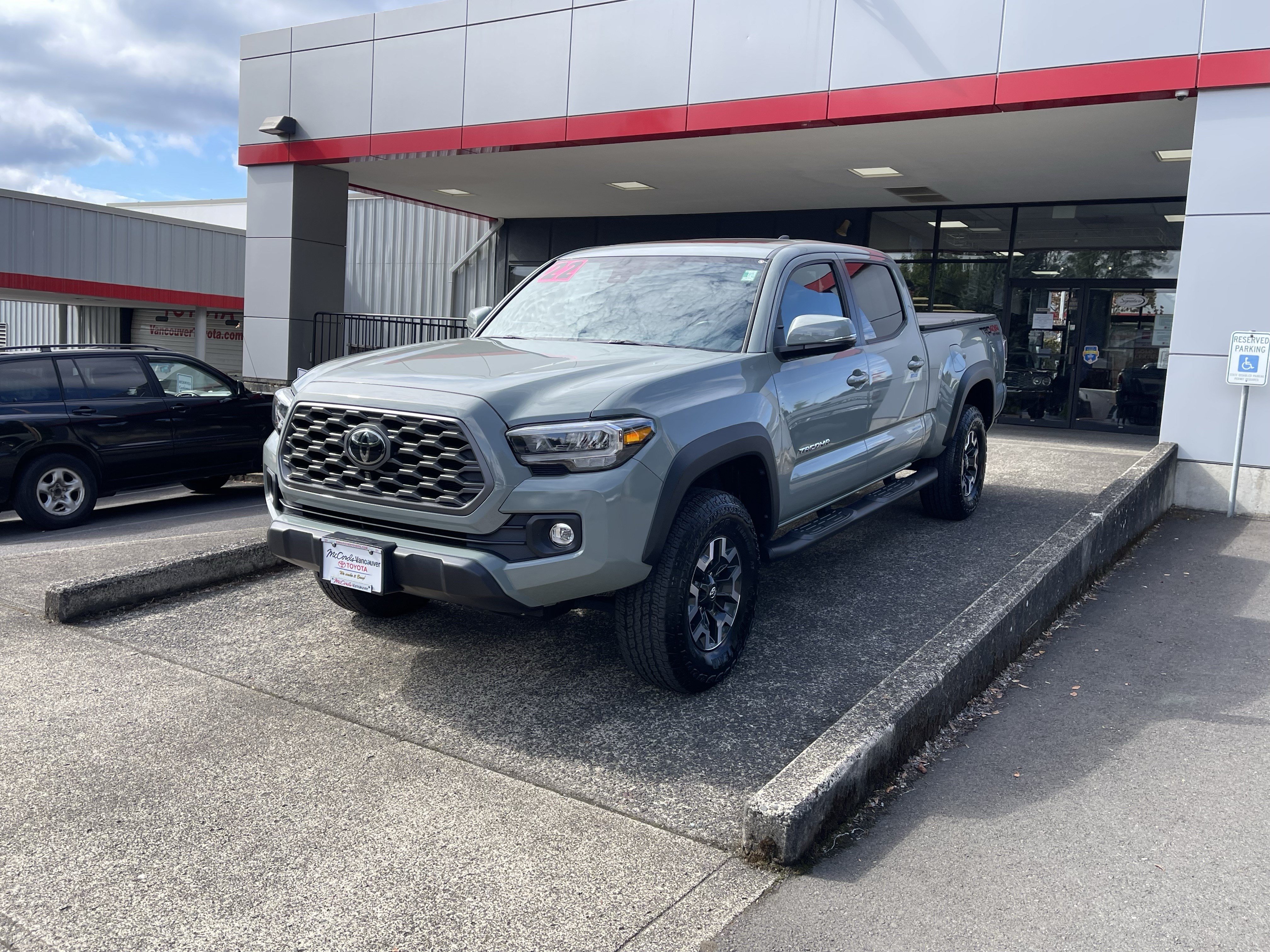 Certified 2022 Toyota Tacoma TRD Off-Road w/ TRD Premium Off Road Package AWD/4WD image 3