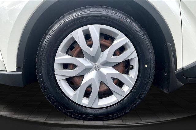 Used 2020 Toyota C-HR LE FWD image 30