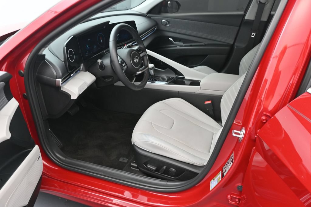 Used 2023 Hyundai Elantra Limited FWD image 18