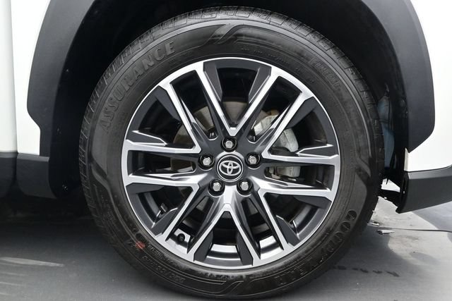 Used 2026 Toyota Corolla Cross XLE w/ Convenience Package FWD image 17