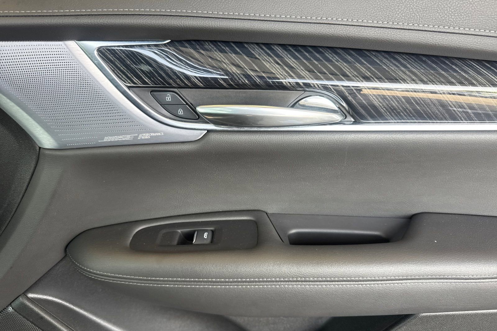 Certified 2025 Cadillac XT6 Premium Luxury FWD image 21