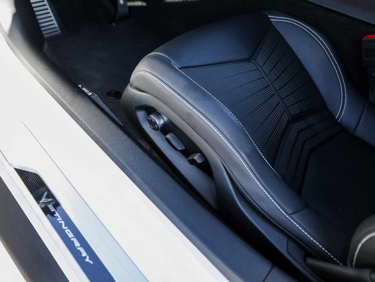 Used 2025 Chevrolet Corvette Stingray Preferred Cpe w/ Stealth Interior Trim Package image 14