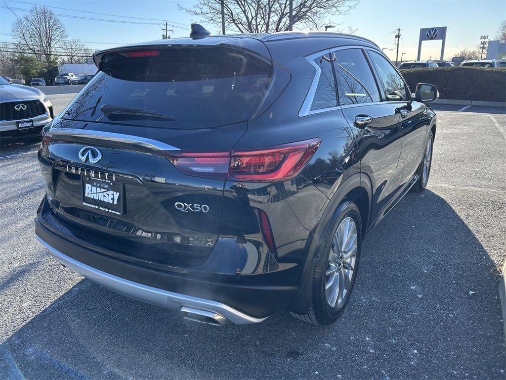 Certified 2024 INFINITI QX50 Luxe image 8