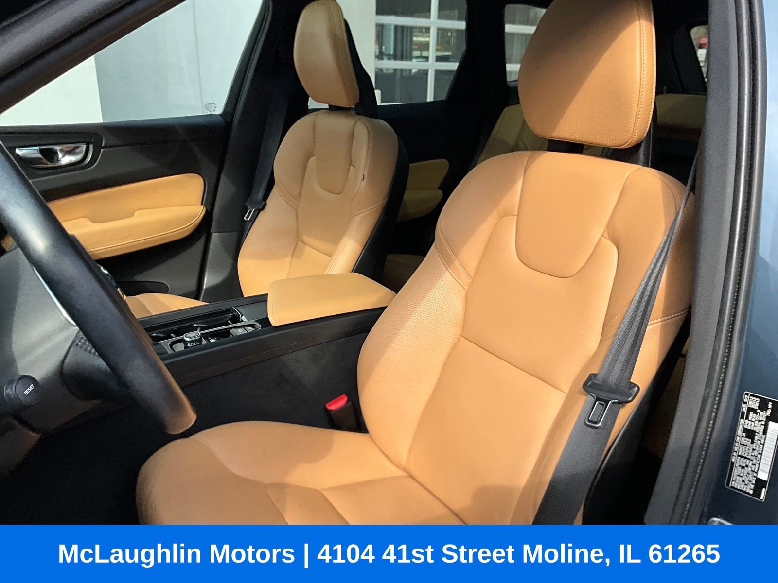 Used 2018 Volvo XC60 T5 Momentum w/ Convenience Package image 7