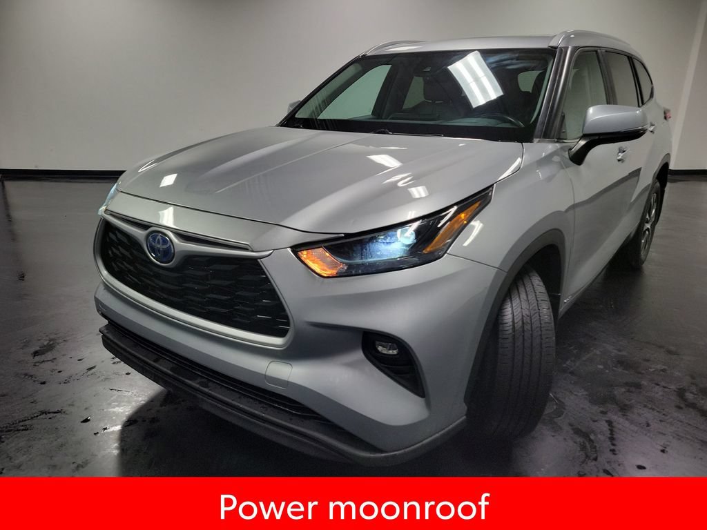 Used 2023 Toyota Highlander XLE AWD/4WD image 4
