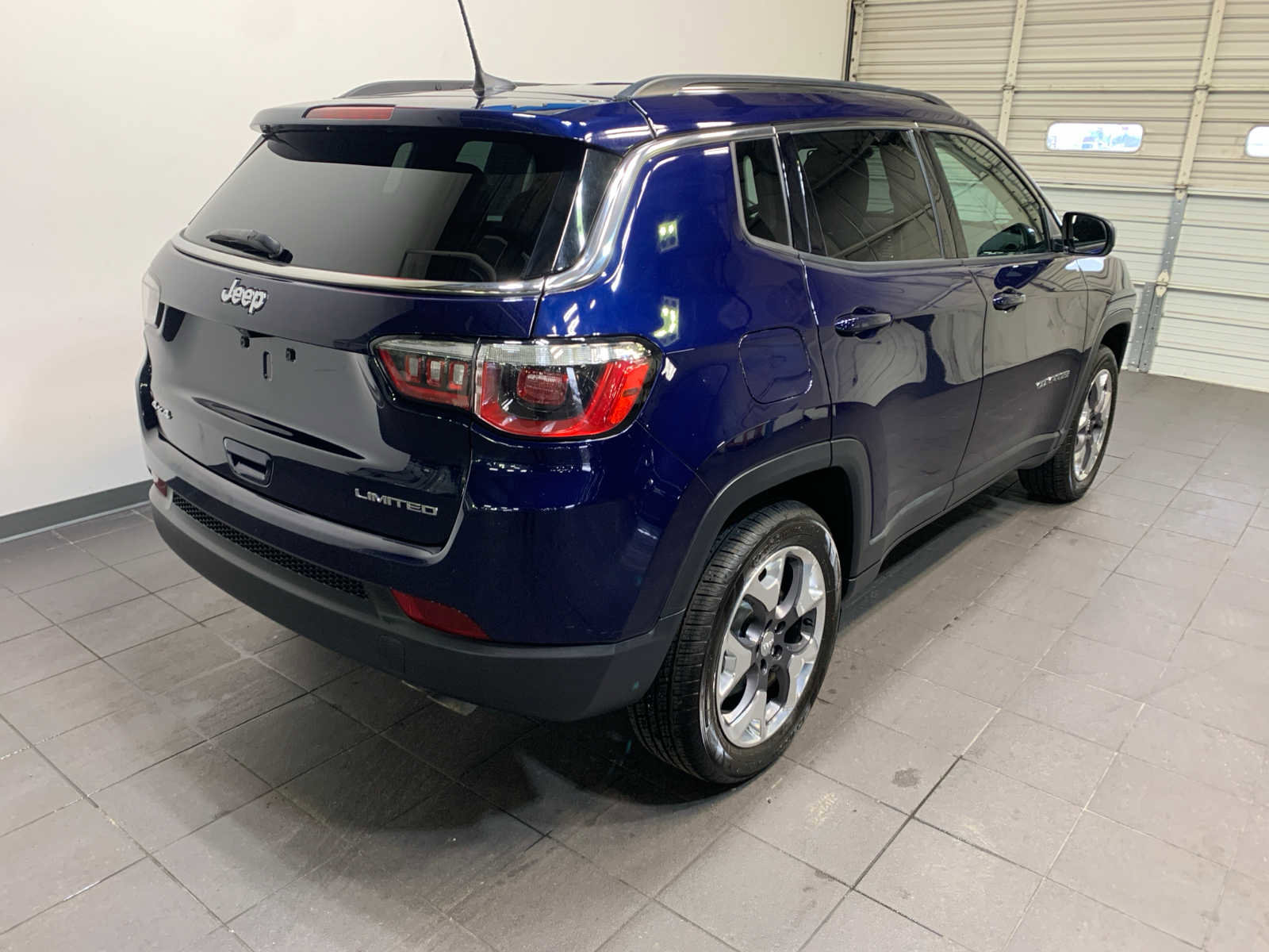 Used 2019 Jeep Compass Limited AWD/4WD image 3