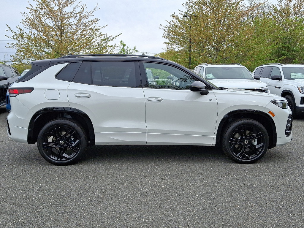 New 2026 Volkswagen Tiguan SE R-Line AWD/4WD image 8