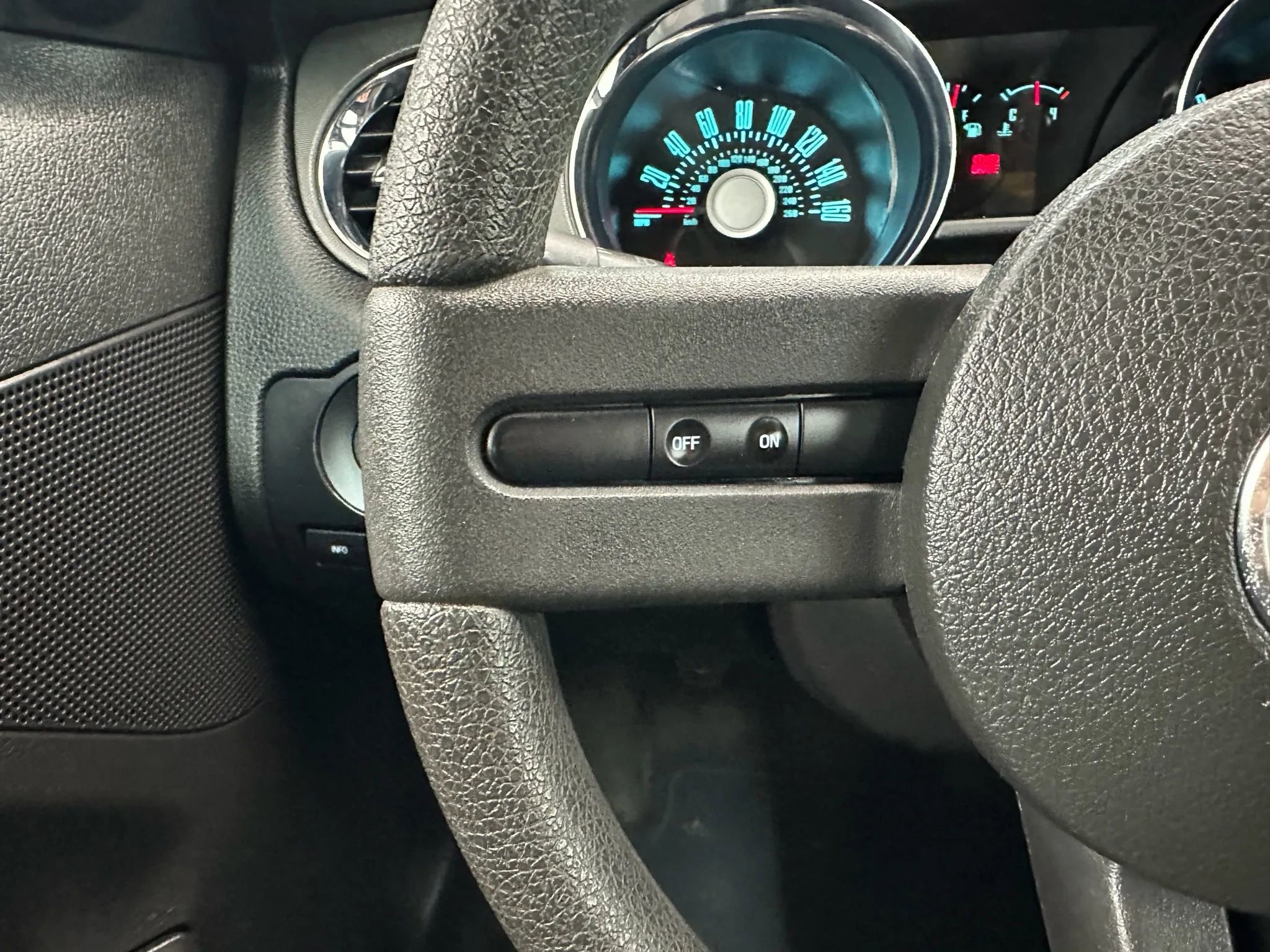 Used 2011 Ford Mustang Coupe image 19