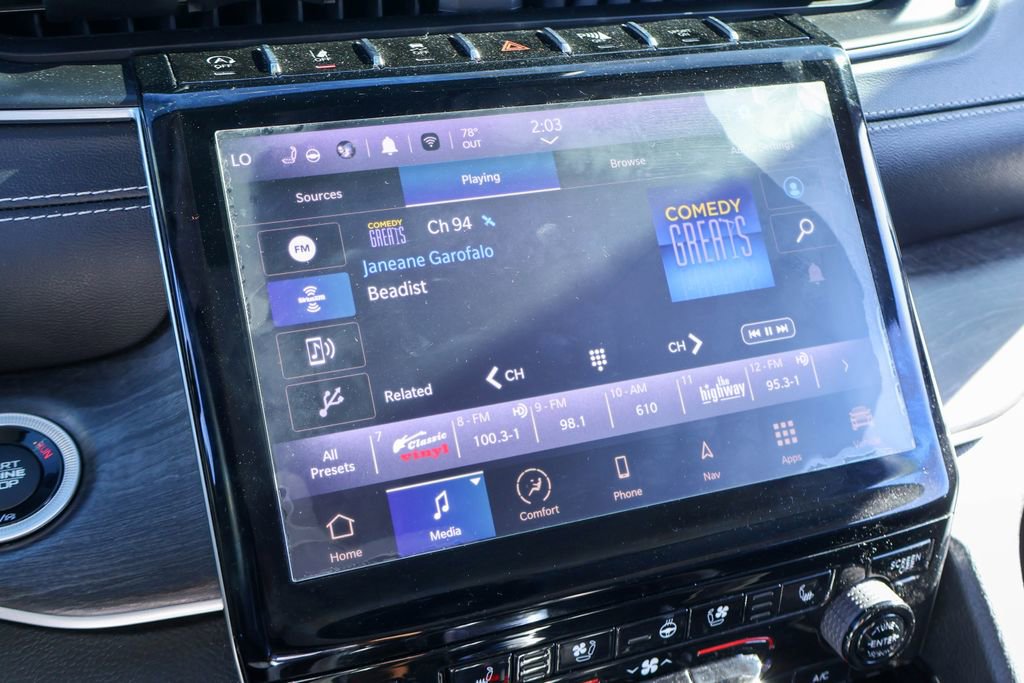 Used 2023 Jeep Grand Cherokee Limited w/ Luxury Tech Group II image 3