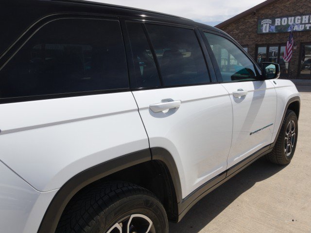 Used 2022 Jeep Grand Cherokee Trailhawk image 9