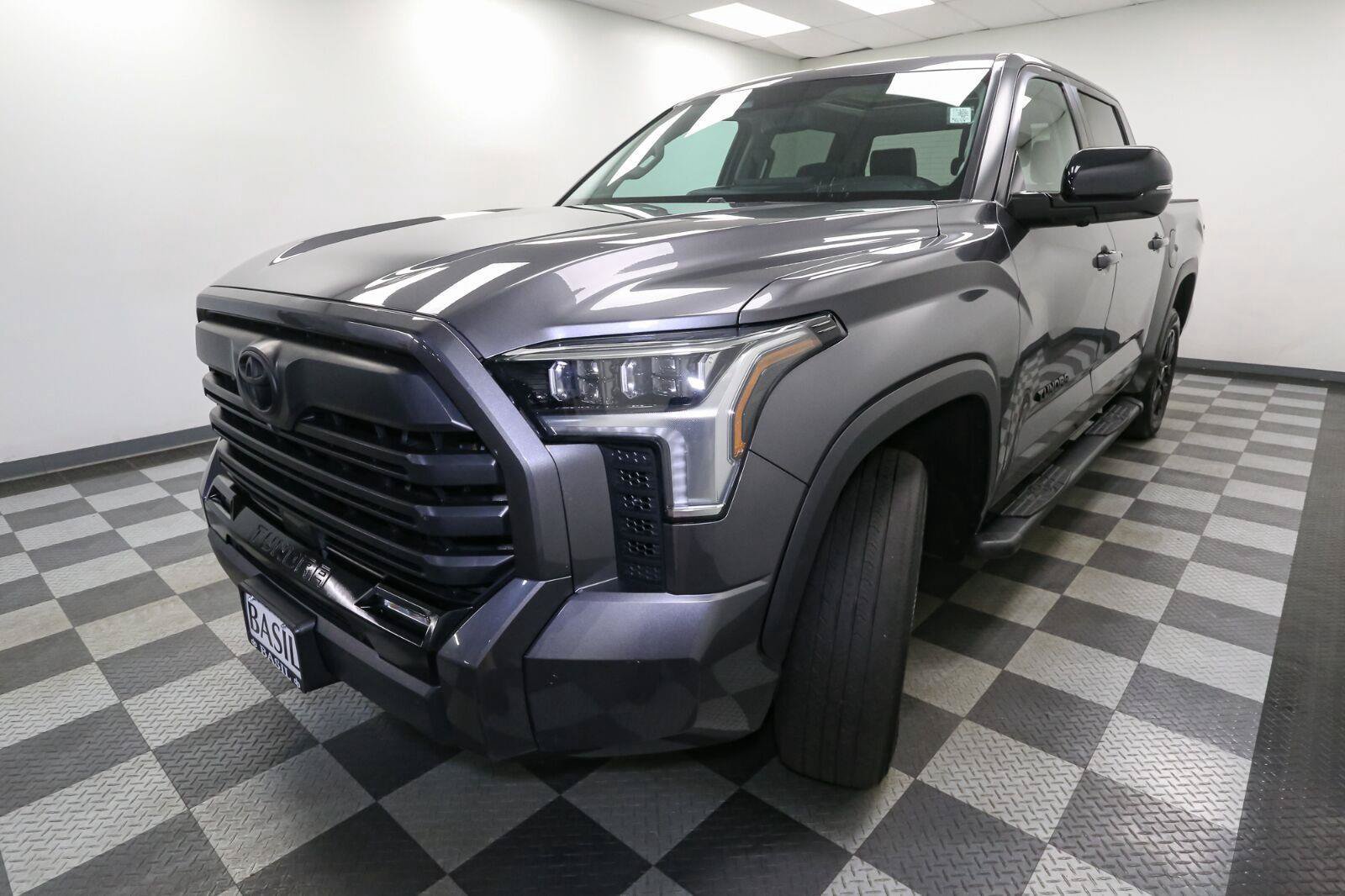 Used 2024 Toyota Tundra Limited AWD/4WD image 4