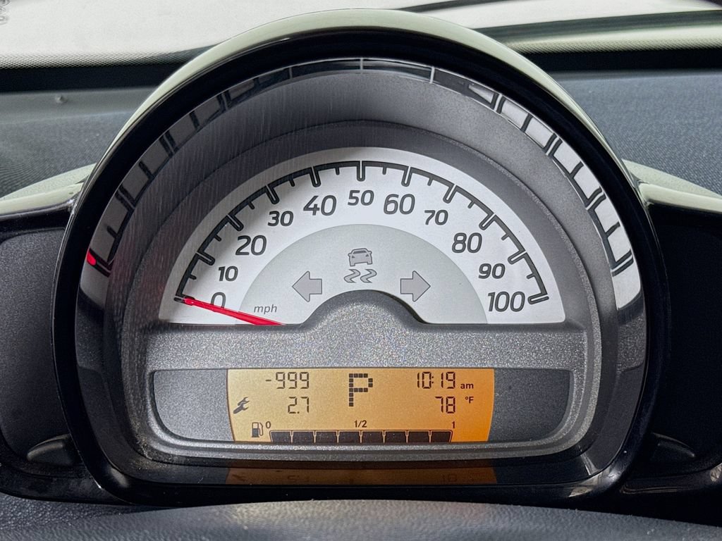 Used 2014 smart fortwo pure RWD image 10