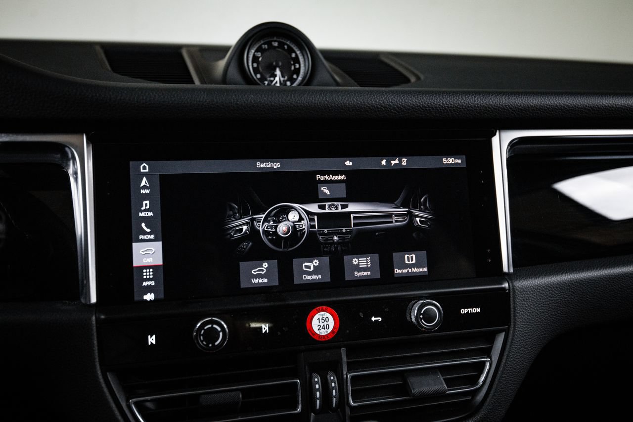 Certified 2023 Porsche Macan AWD/4WD image 18