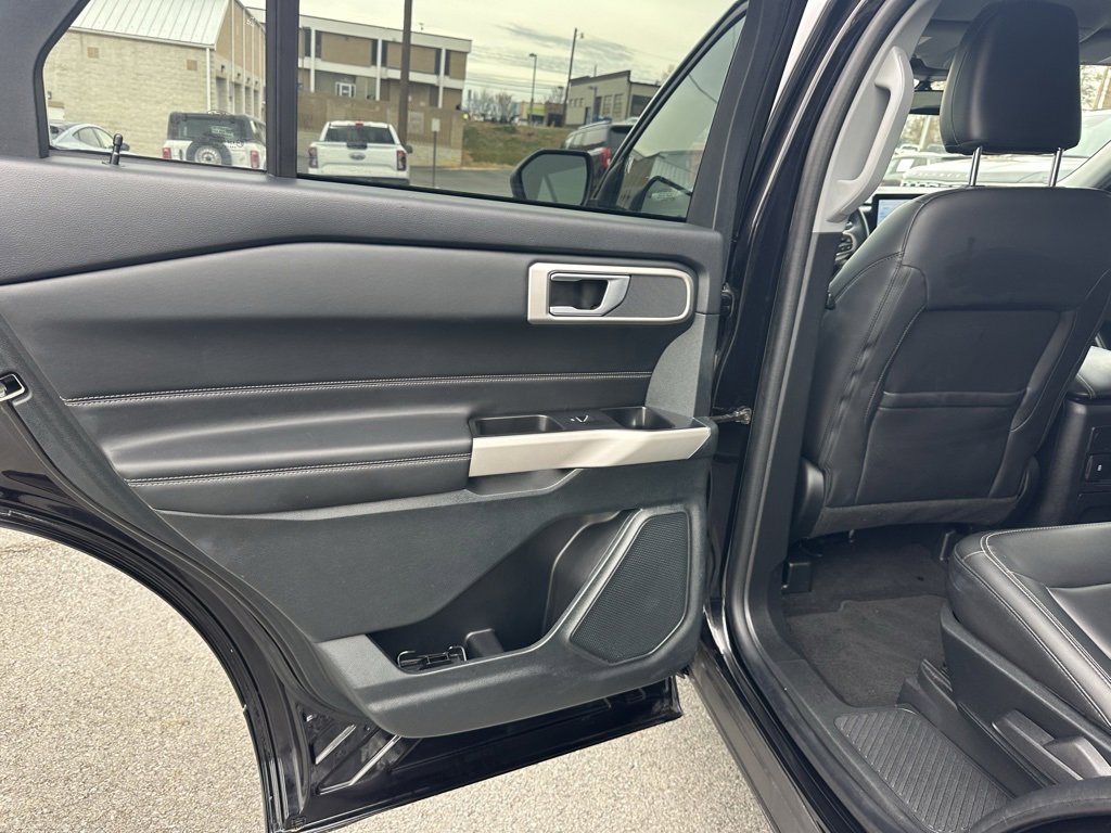 Used 2024 Ford Explorer XLT w/ Equipment Group 202A image 19