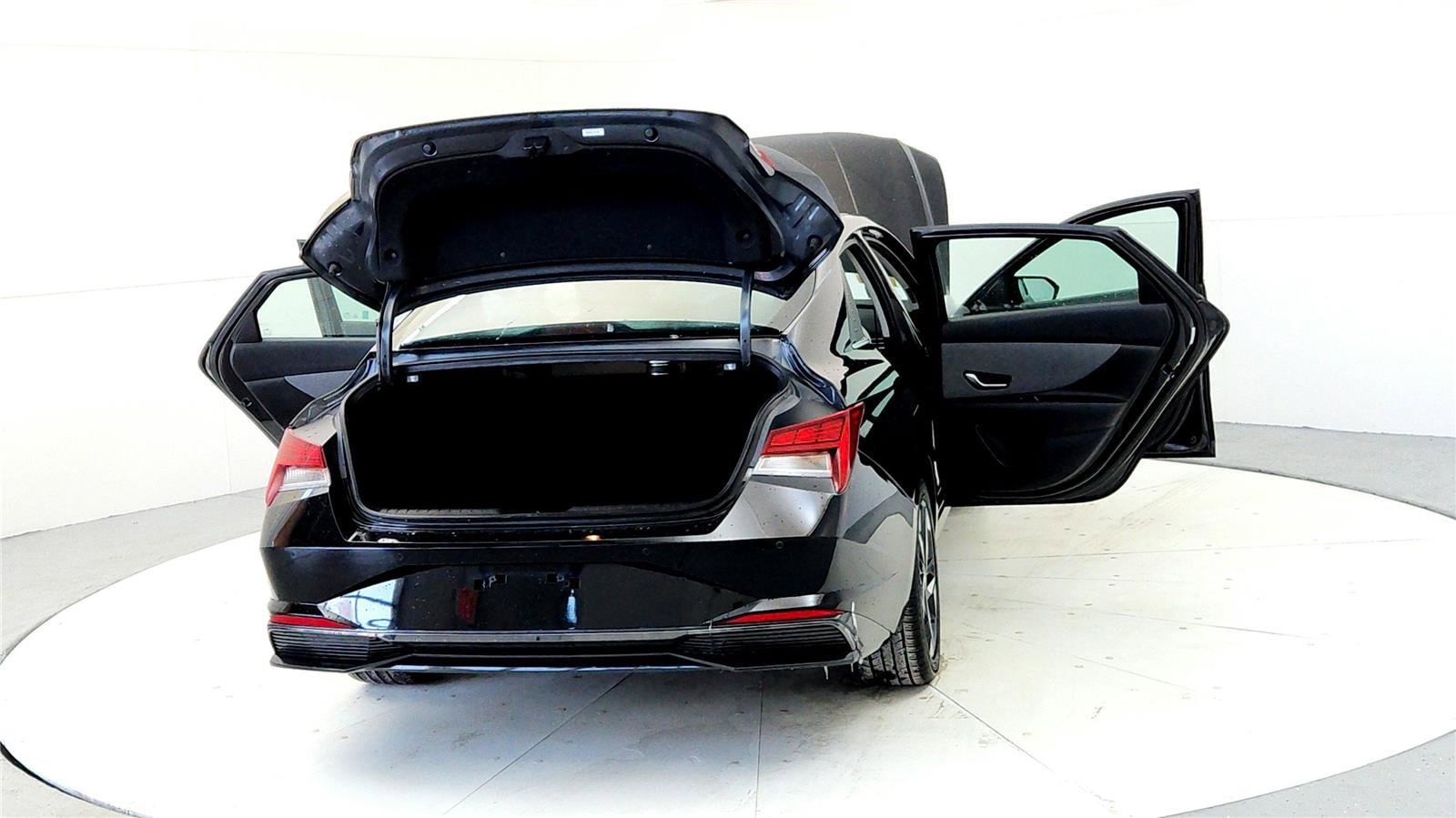 Used 2023 Hyundai Elantra Limited image 11