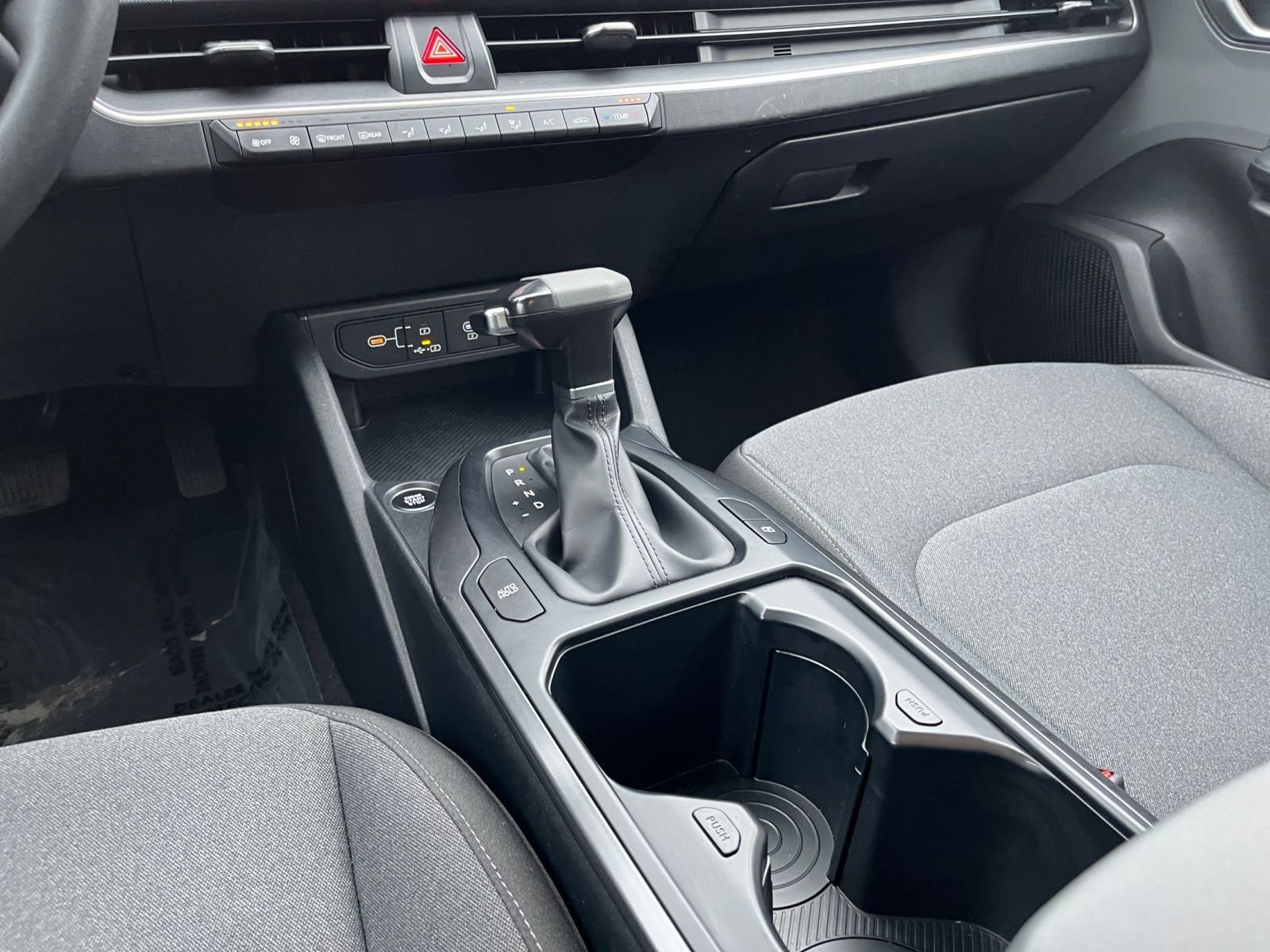 Used 2025 Kia K4 LXS image 40