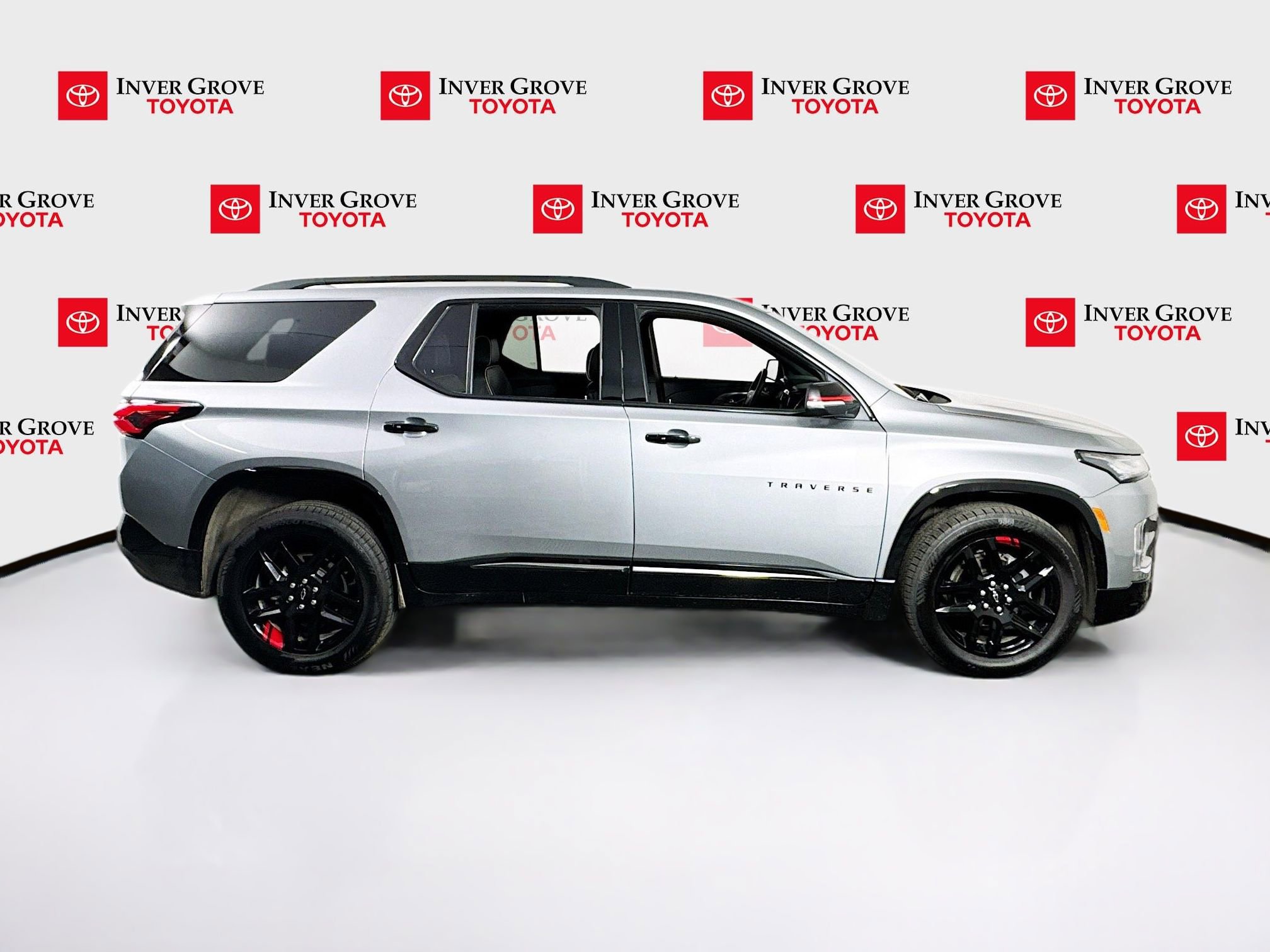 Used 2024 Chevrolet Traverse Premier w/ Redline Edition AWD/4WD image 4